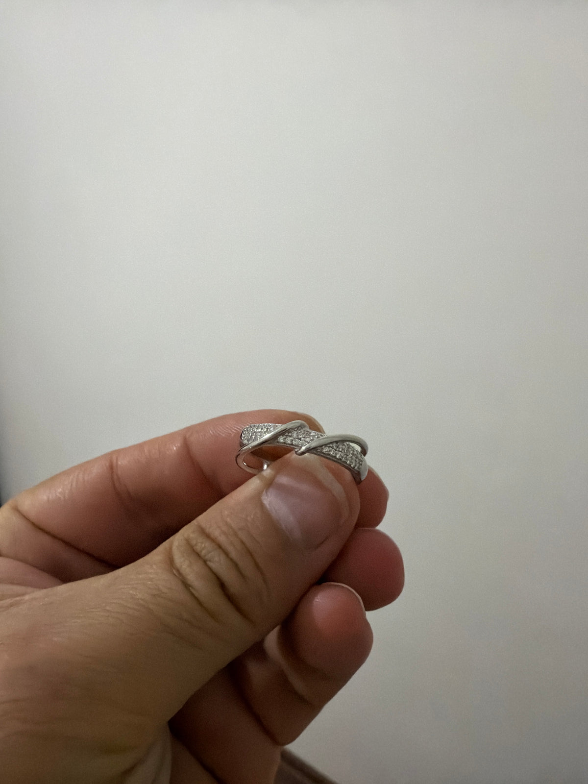 İki sıra taşlı spor atlamalı yüzük